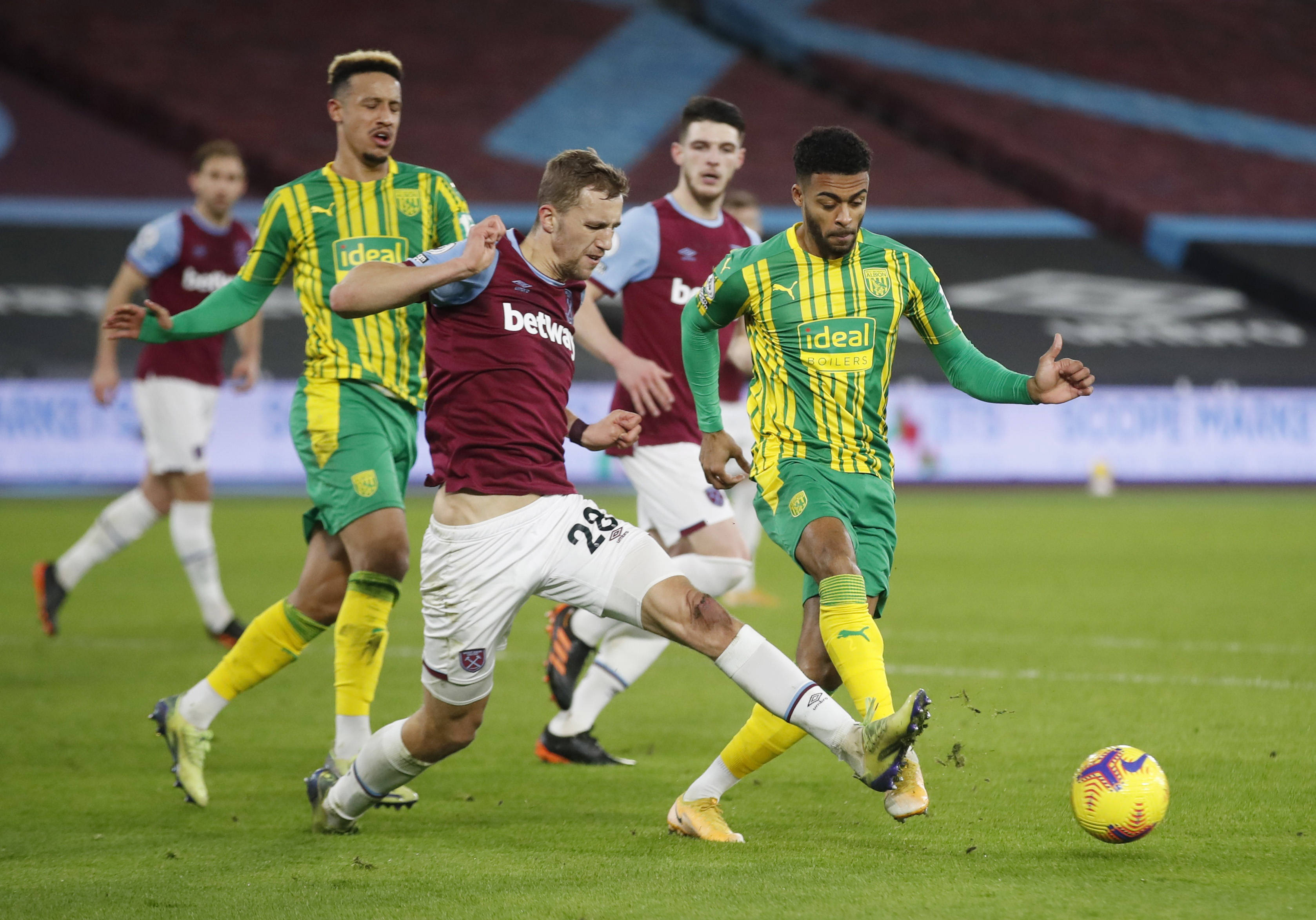 凭借顽强的 凭借顽强的